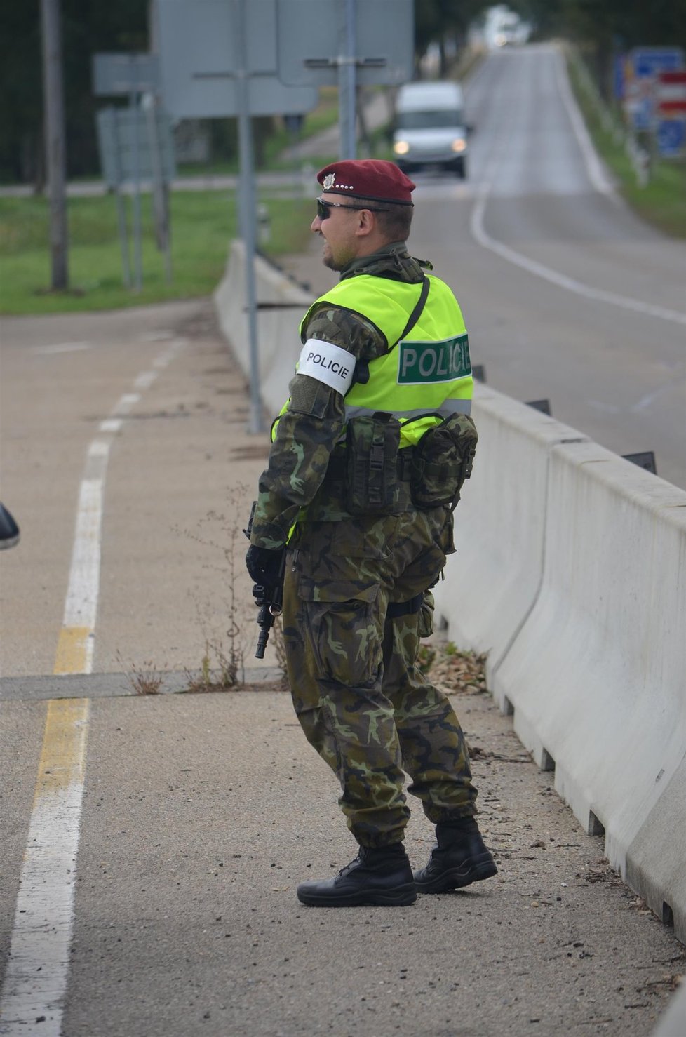 Policisté a vojáci nejdříve cvičně obnovili hraniční kontroly na přechodech do Rakouska. Na snímku přechod v Poštorné.