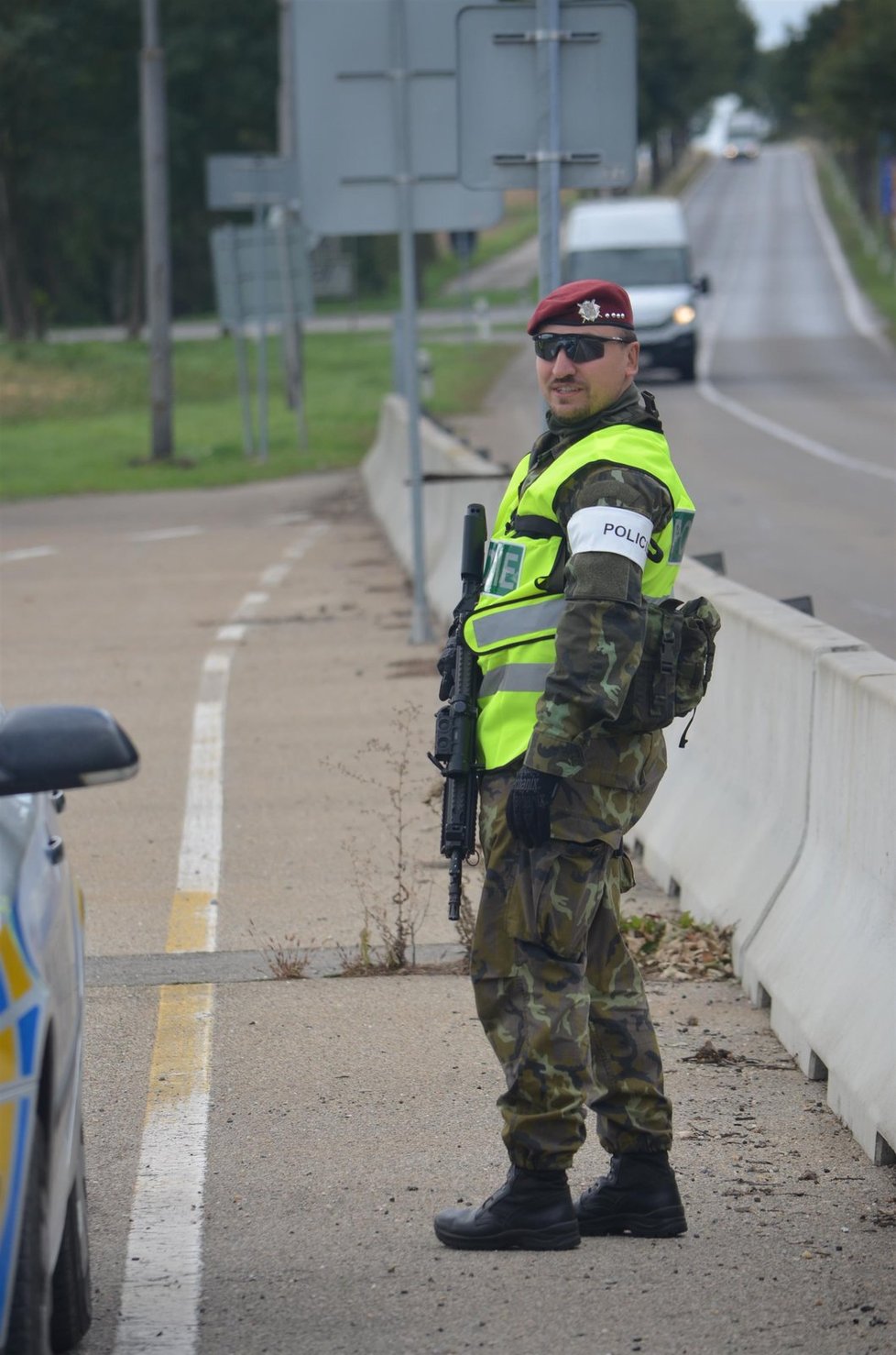 Policisté a vojáci nejdříve cvičně obnovili hraniční kontroly na přechodech do Rakouska. Na snímku přechod v Poštorné.