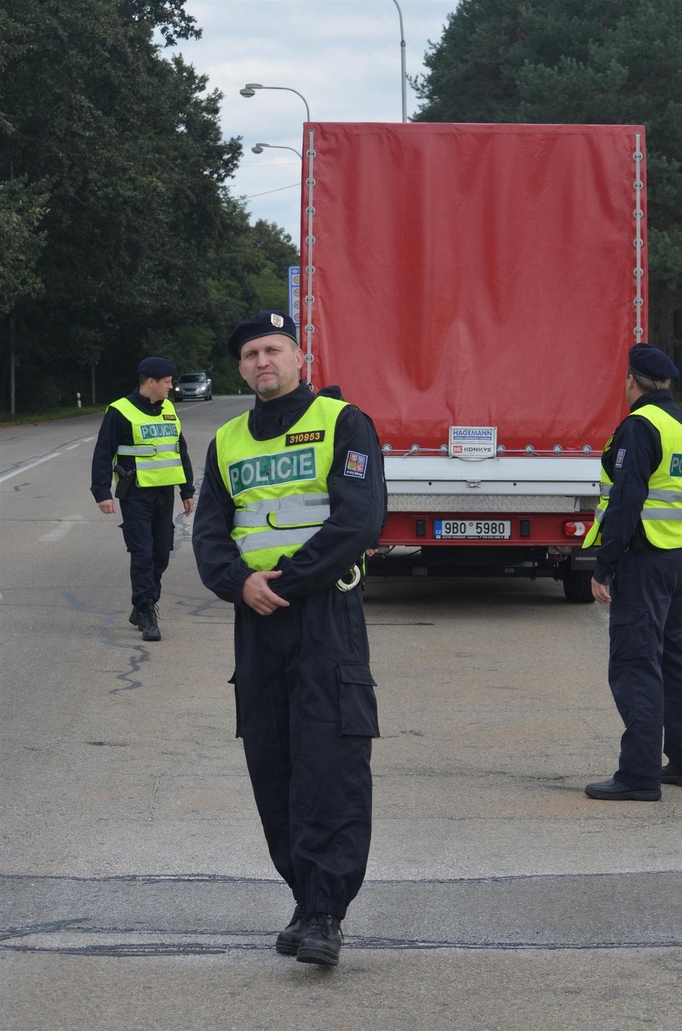 Policisté a vojáci cvičně obnovili hraniční kontroly na přechodech do Rakouska. Na snímku přechod v Poštorné.