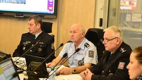 Policisté a vojáci cvičně obnoví kontroly na hranici s Rakouskem. Velení se ujalo policejní prezidium v Praze.