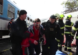 Cvičení hasičů a záchranářů při havárii vlaku