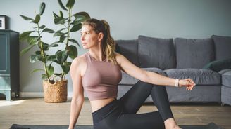 Jak na sexy stehna? Efektivní cviky, při kterých zabírá břicho i zadek Jak na sexy stehna? Efektivní cviky, při kterých zabírá břicho i zadek