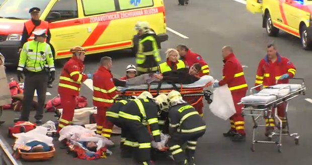 Celý záznam cvičení záchranářů: Zásah při vážné dopravní nehodě