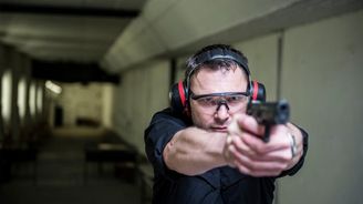 Česká armáda nakoupí do roku 2025 tisíce pistolí a pušek