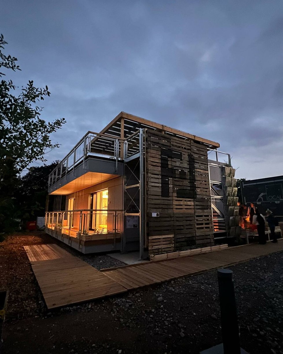 Studenti z ČVUT vymysleli pasivní dům. S projektem se účastní mezinárodní soutěže Evropský solární desetiboj