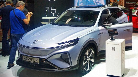 MG na autosalonu v Mnichově: Lidový elektromobil, populární SUV i sportovní Cyberster