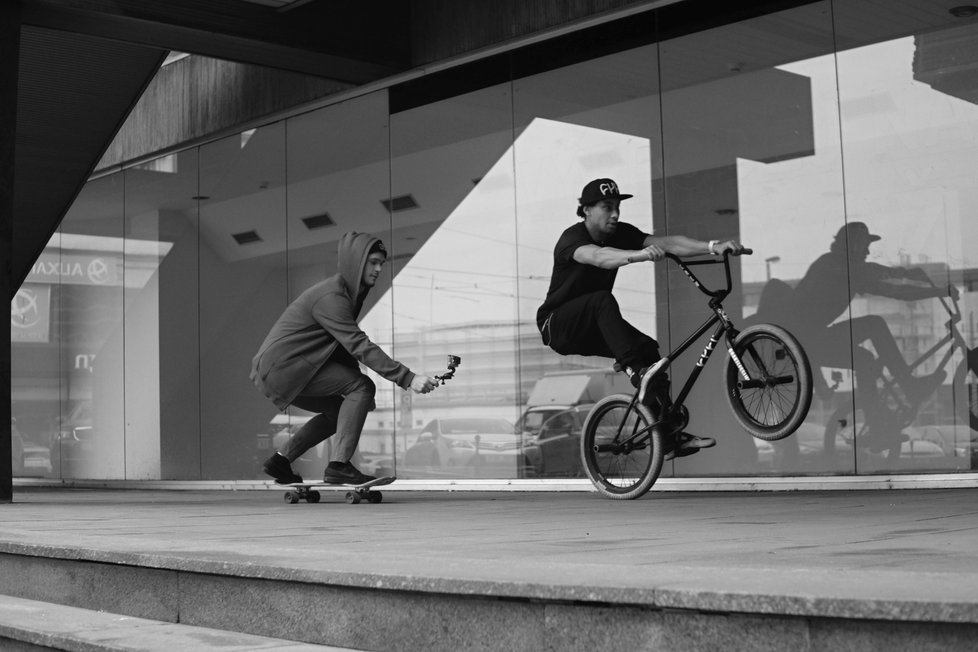 Na druhém místě v kategorii Lidé v Praze - Centrum FotoŠkoda se umístil Jan Parma se svými fotografiemi Bikeři v pražských ulicích.