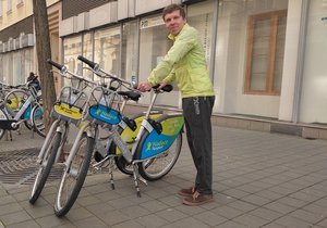 Lukáš Janků (36) prožil děsivou nehodu na kole, když ho srazil zfetovaný řidič dodávky.