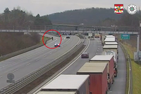 Cizinec propuštěný z vězení ujížděl na kradeném kole po D1 na Prahu: Vyfasoval rok a půl natvrdo!
