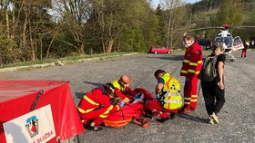 Pro těžce zraněného cyklistu (9) na Bruntálsku letěl vrtulník