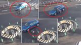 Drsná nehoda na kruháči v Opavě: Cyklistku sejmulo auto
