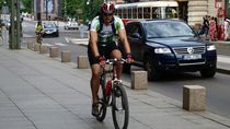 Vladimír Pikora: Cykloteroristé proti kulakům aneb Kdo nejezdí na kole, bude veřejně odsouzen