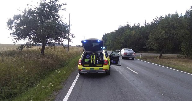 Smrt na silnicích na Plzeňsku: Motorkář zabil chodkyni, auto cyklistu