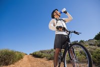 Opilý český cyklista brázdil rakouskou dálnici, chytila ho policie