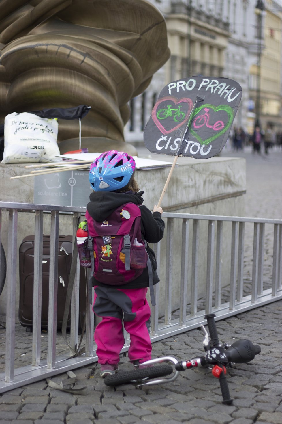 Cyklisté v centru Prahy demonstrovali za jeho průjezdnost.