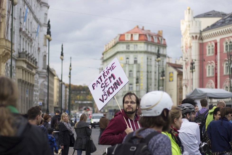 Cyklisté v centru Prahy demonstrovali za jeho průjezdnost.