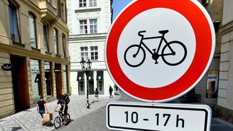 Soud zrušil omezení cyklistů na pěších zónách v centru Prahy 