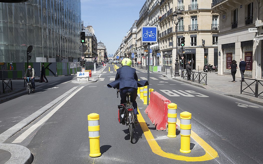 Paříž provizorní cyklopruhy ponechá.