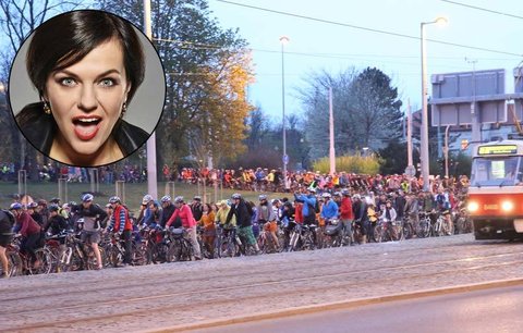 Cyklisté blokovali Prahu: Marta Jandová se málem nedostala na ceny Anděl!