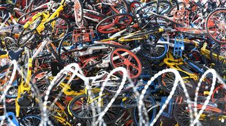 OBRAZEM: Hřbitov kol. Čínské město si nakládání s vyřazenými bicykly nekomplikuje