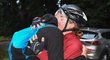 Šťastná Fiona Kolbingerová jako první v cíli nejnáročnějšího cyklistického závodu