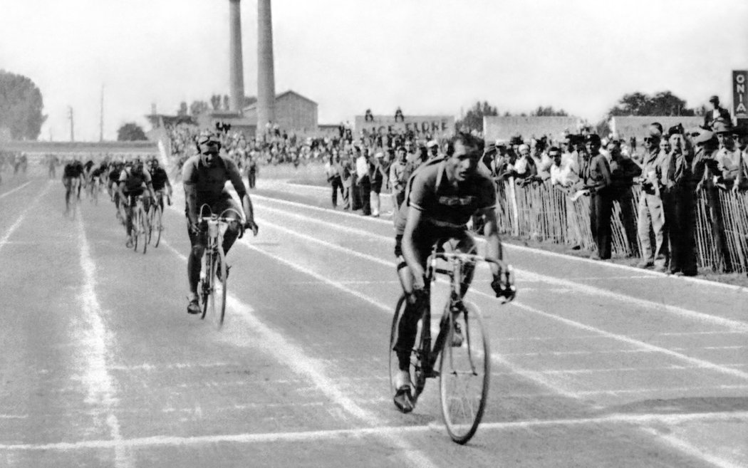 Gino Bartali dojel do cíle osmé etapy Tour de France 1948 jako první