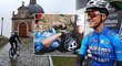 Sport přišel o mladého trénovaného cyklistu Michaela Goolaertse, jenž zkolaboval v etapě slavného závodu Paříž-Roubaix. Místo, aby zatočil, napálil do stráně. Podle videa byl mimo smysly.