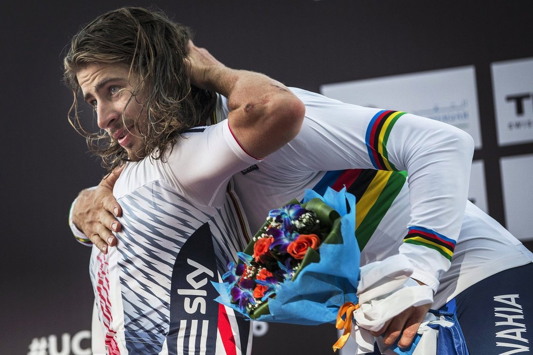 Sagan přijímá gratulace za zlatou medaili