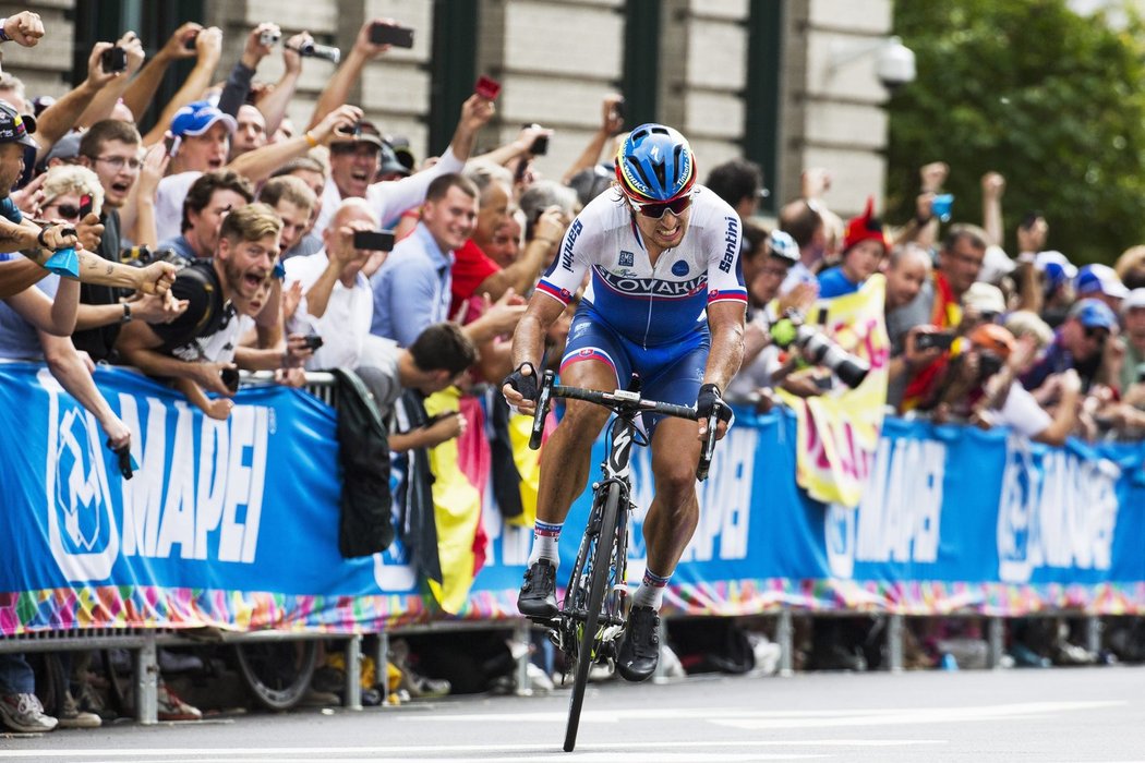 Peter Sagan ukrajuje závěrečné metry závodu