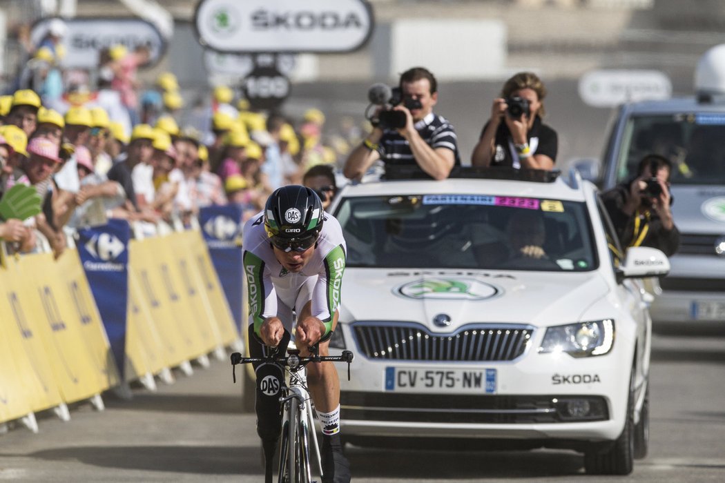 Hendikepovaný cyklista Jiří Ježek na trati slavné Tour de France. Časovku jel jako předjezdec.