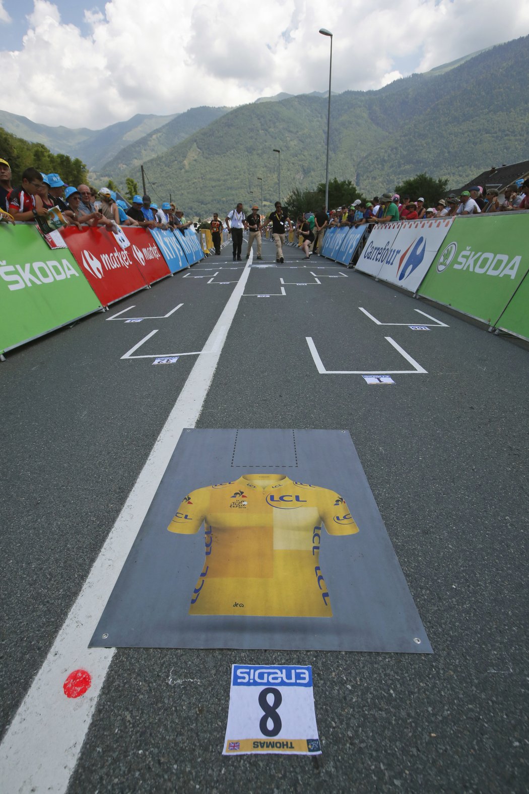 Nezvyklý startovní rošt na začátku 17. etapy Tour de France