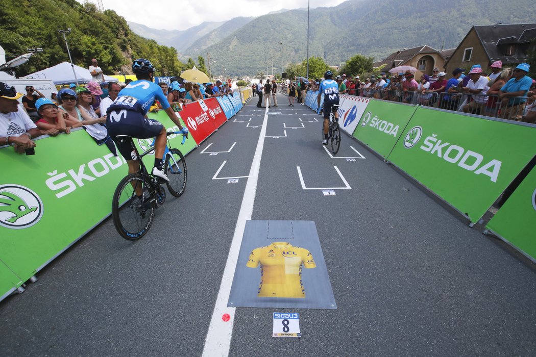 Nezvyklý startovní rošt na začátku 17. etapy Tour de France