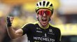 Simon Yates slaví triumf ve 12. etapě Tour de France