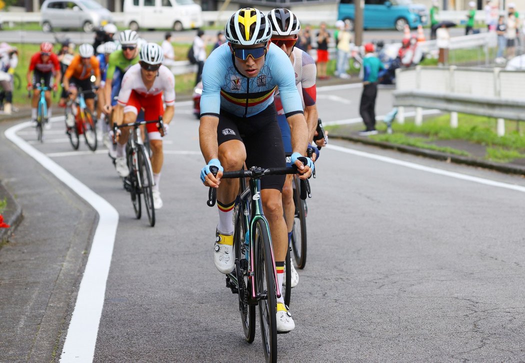 Wout van Aert v průběhu závodu v silniční cyklistice