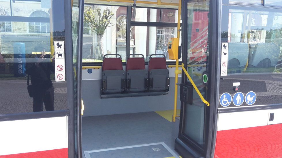 Unitř je autobus zcela nezměněn.
