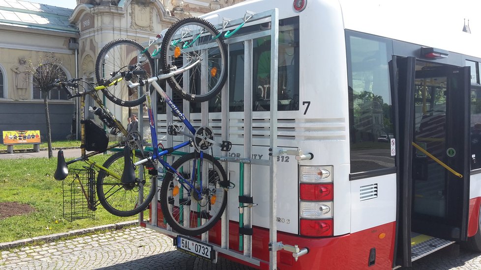 V Praze začne ve zkušebním provozu přes léto jezdit první cyklobus. Z Dejvic na Suchdol.