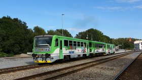 Sezóna začíná! Na koleje kolem Prahy vyjedou turistické vlaky, kam letos zamíří?