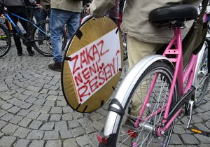 Cyklisté v centru Prahy v minulosti demonstrovali za průjezdnost pro kola.