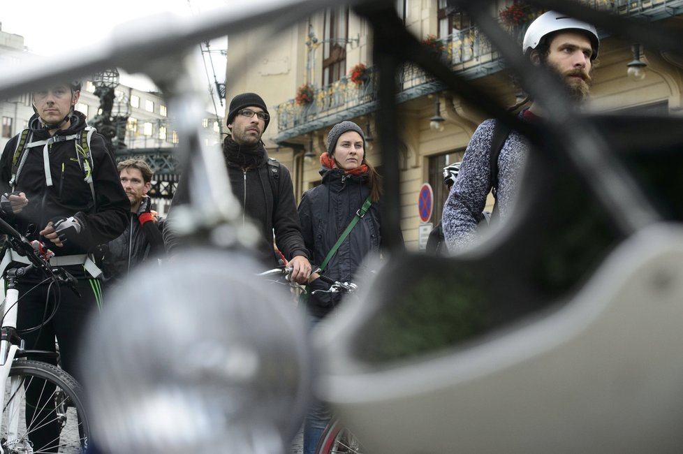 Cyklisté v centru Prahy demonstrovali za průjezdnost pro kola.