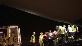 Záchranáři evakuují nemocnice