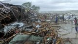Cyklón Roanu bičuje Bangladéš. Nejméně 21 mrtvých a 100 zraněných 