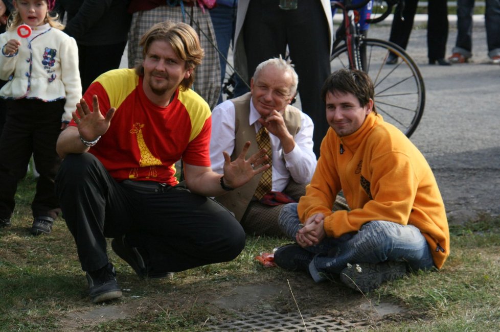 Martin Zehnal s přáteli na cyklopřehlídce ve Ždánicích