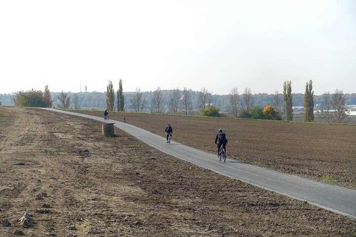 Nová cyklostezka spojila v Plzni Újezd a Červený Hrádek.