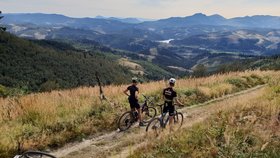 Tudy jste ještě nejeli! Neobjevené cyklostezky s výhledy na Tatry a Malou Fatru