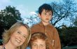 2006 Cynthia,  manželka Christine ,syn Charlie, dcera Samantha (= syn Samuel)