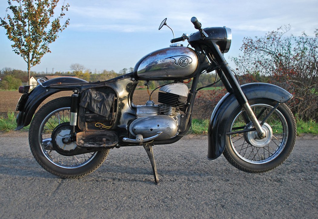 ČZ 250 typ 455