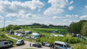 Policisté na Czarotek Free Party u Liberce už načapali pár opilých řidičů. Někteří sedli za volant dokonce pod vlivem drog