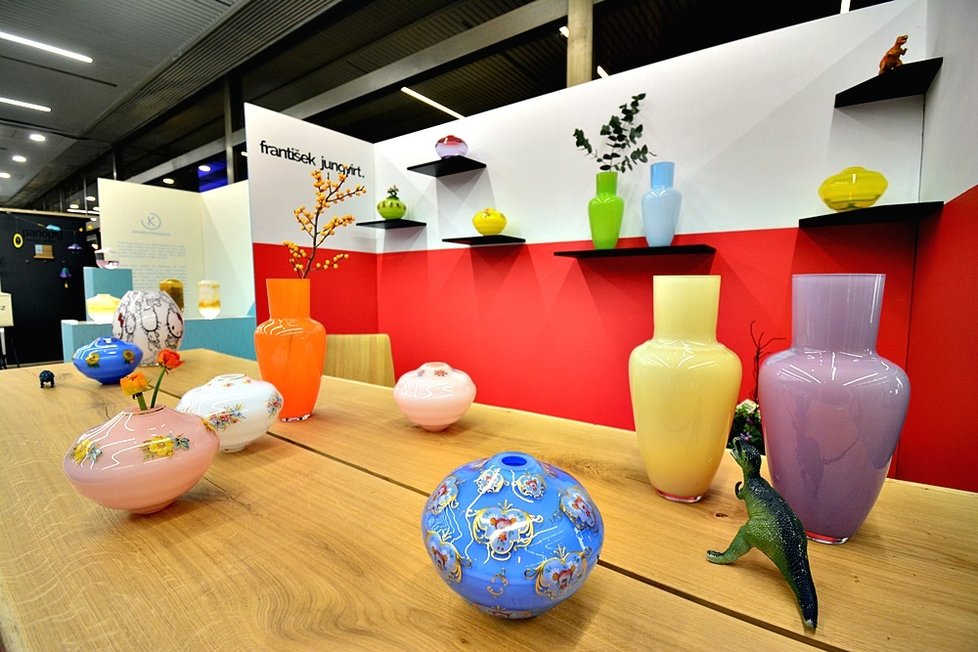 Přehlídka Czech Design Week 2019 představuje designové kousky od 120 tvůrců z Česka i ze zahraničí.