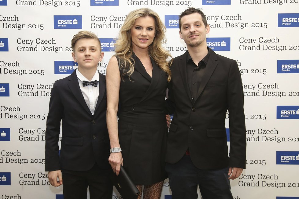 Leona Machálková, její syn Artur Šípek a jeho nevlastní bratr Dalibor na předávání cen Czech Grand Design.