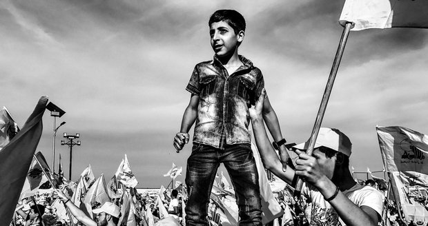 Kategorie Problémy dnešní doby: Martin Bandžák, volný fotograf - Hizballáh, oslavy vítězství nad Izraelem. Jedná se také o celkovou vítěznou fotografii.